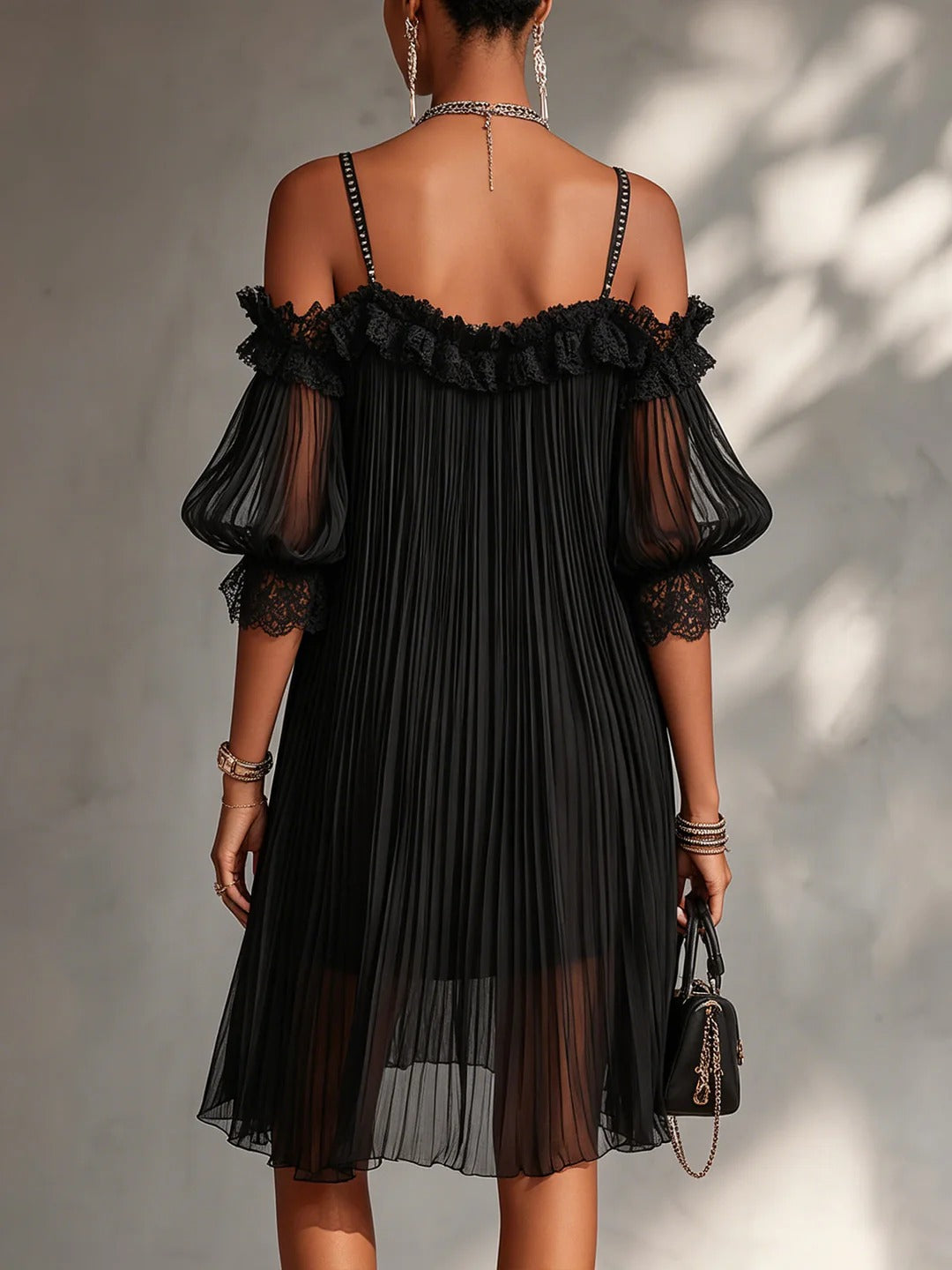 Candelaria - Minivestido de gasa negra con escote Bardot y ribete de encaje