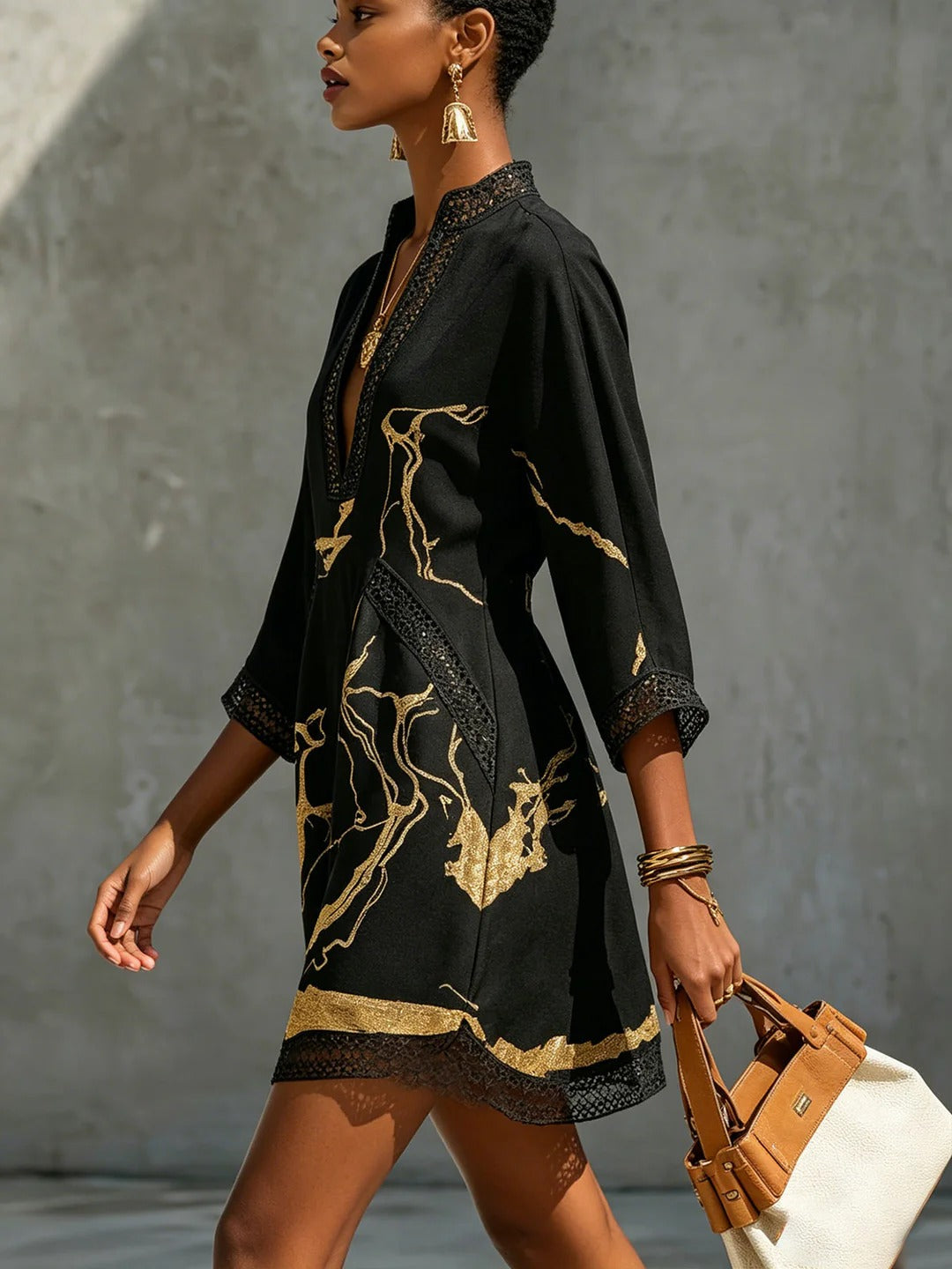 Gracia - Minivestido negro con estampado de mármol dorado y encaje de ganchillo